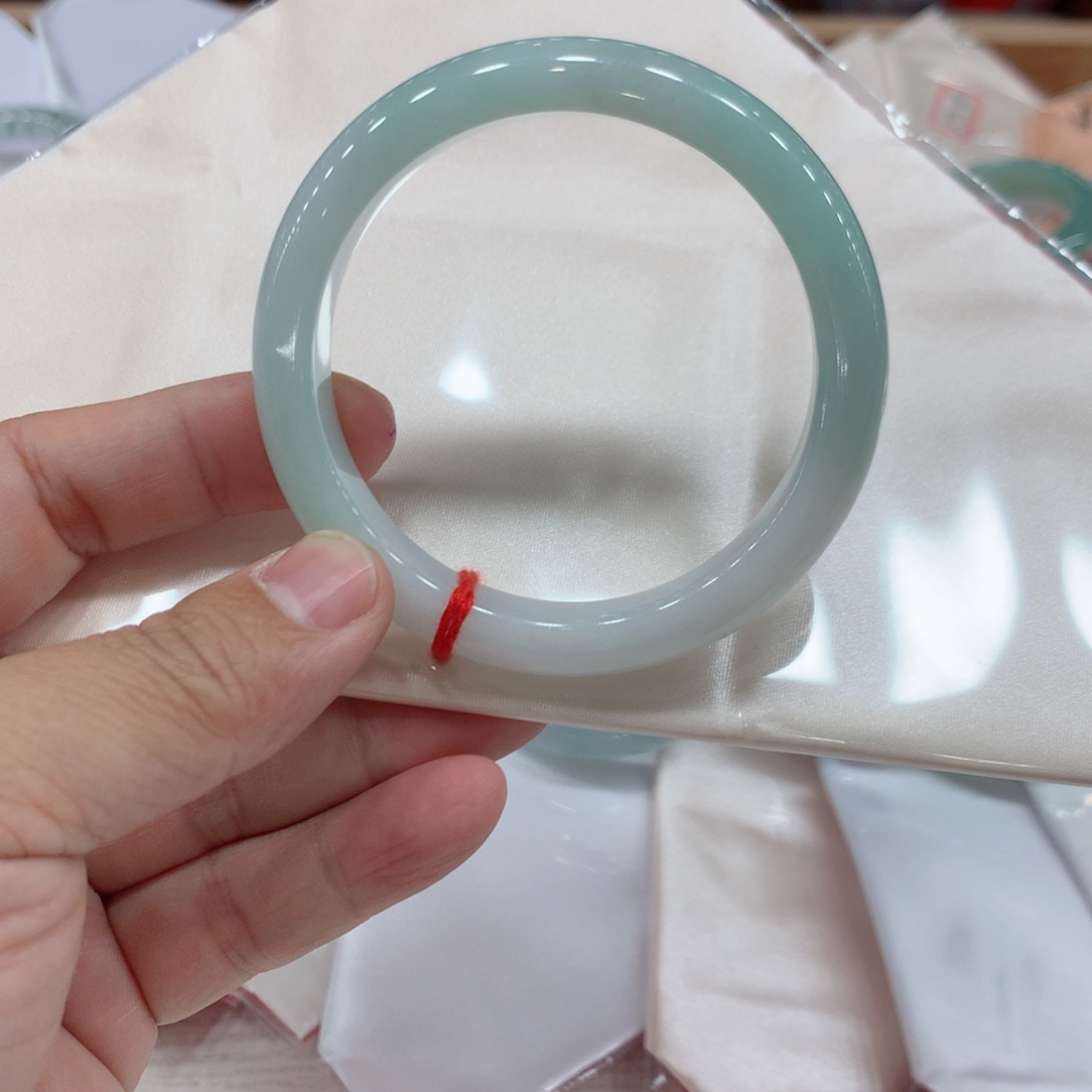 翡翠手镯未镶嵌巧*栗买断