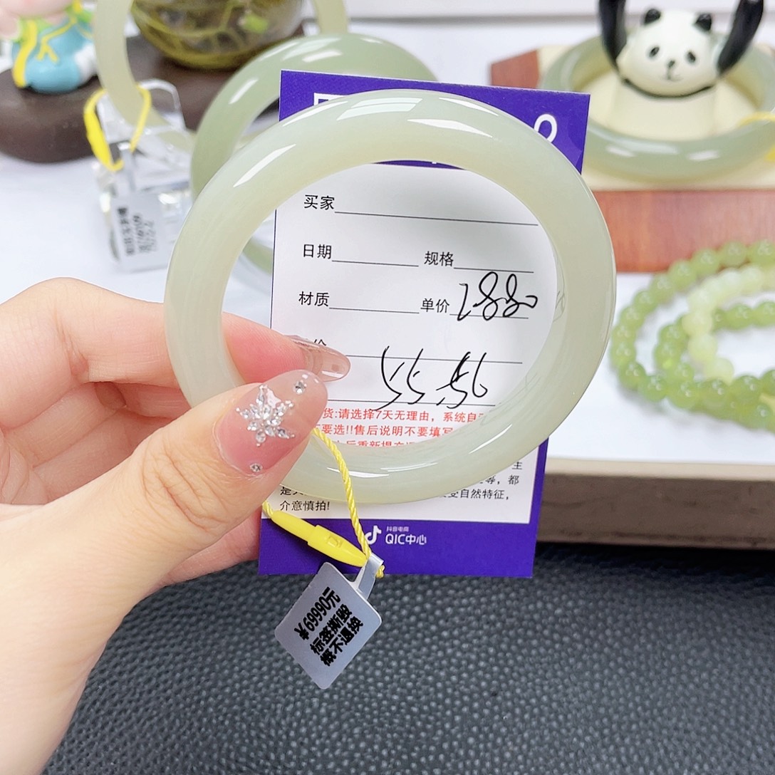 和田玉未镶嵌手镯