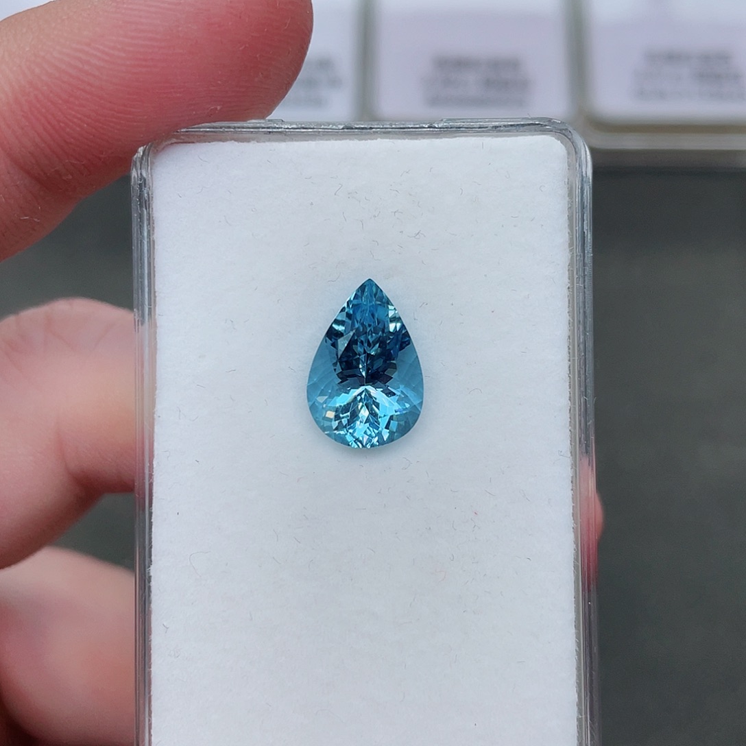 海蓝宝石裸石未镶嵌3.65克拉超级圣玛丽亚璀璨吉尔德证书