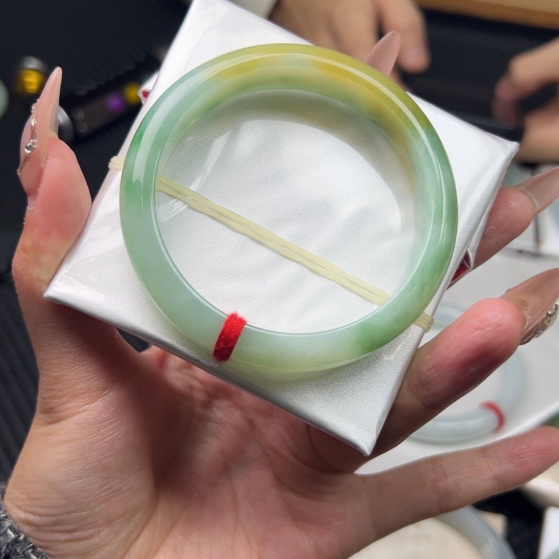 翡翠手镯未镶嵌汪****友手镯分单