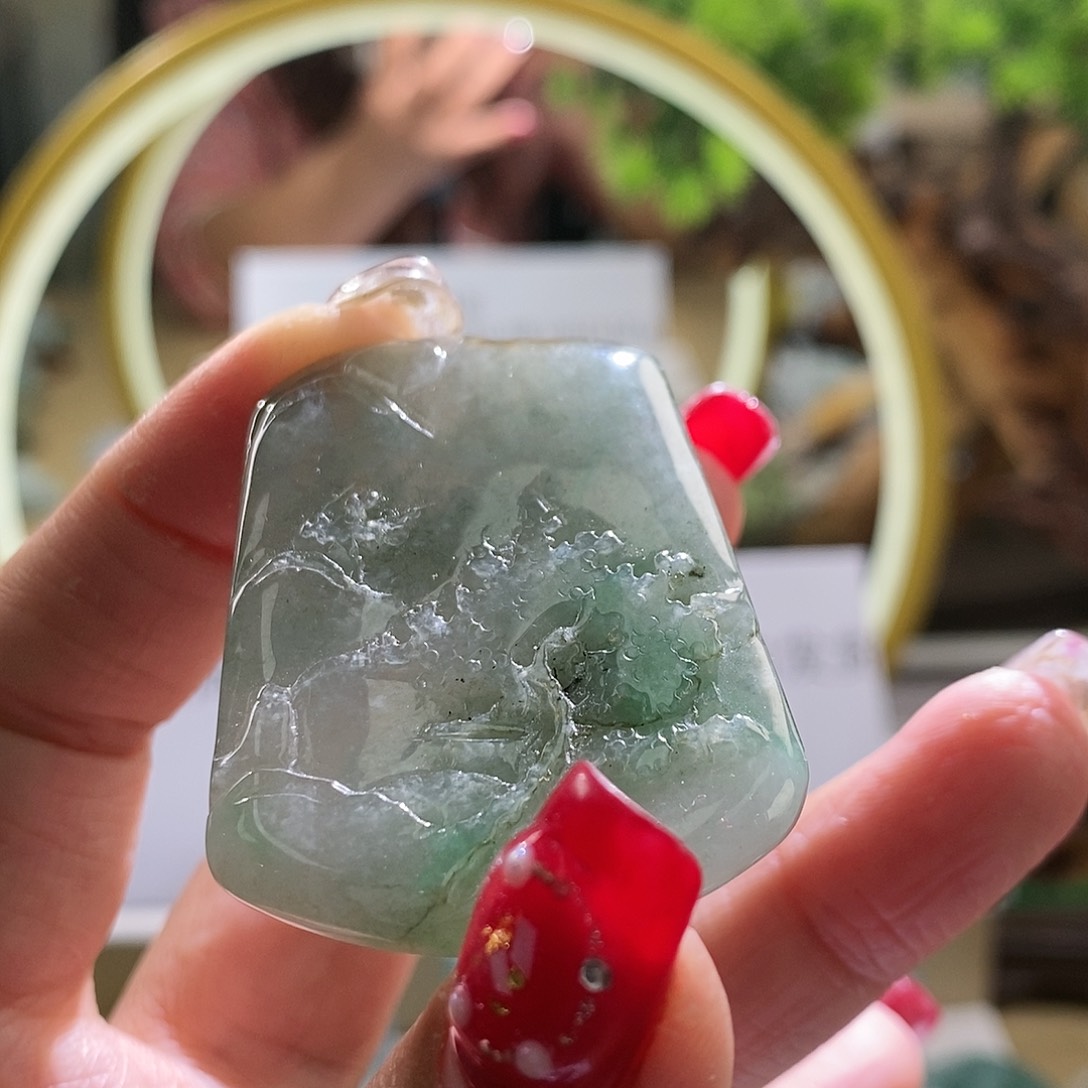 【闪购商品】翡翠颈饰未镶嵌山水