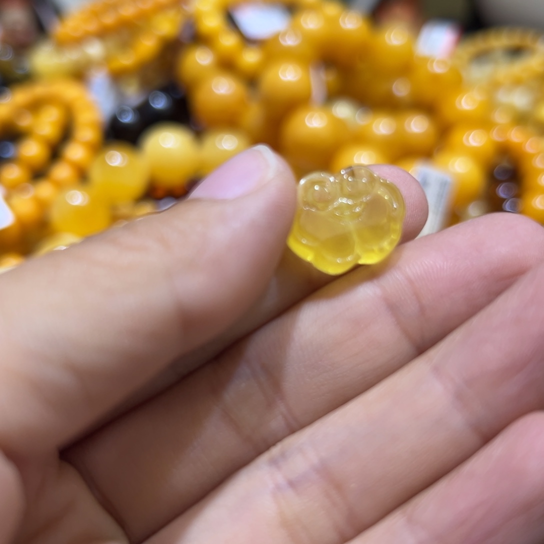 琥珀珠宝奇石未镶嵌