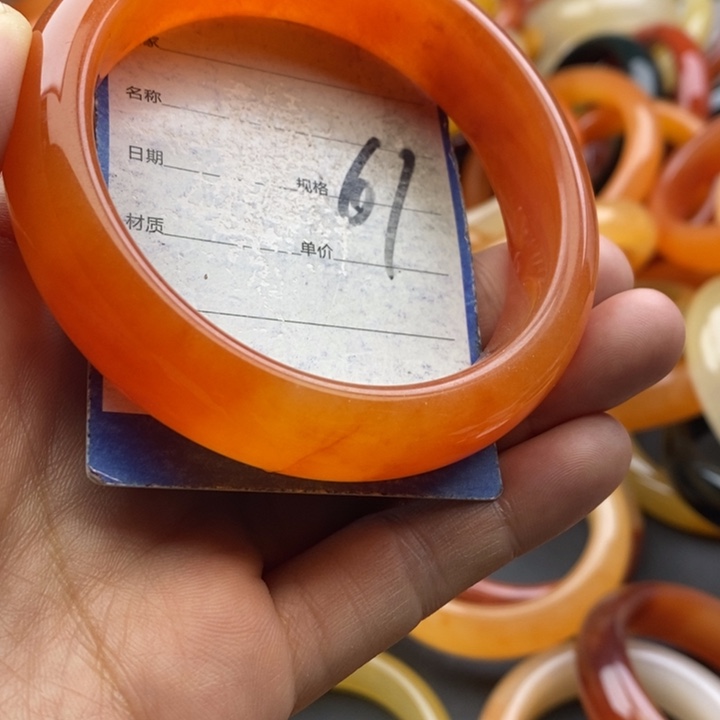 未镶嵌手镯石英质玉