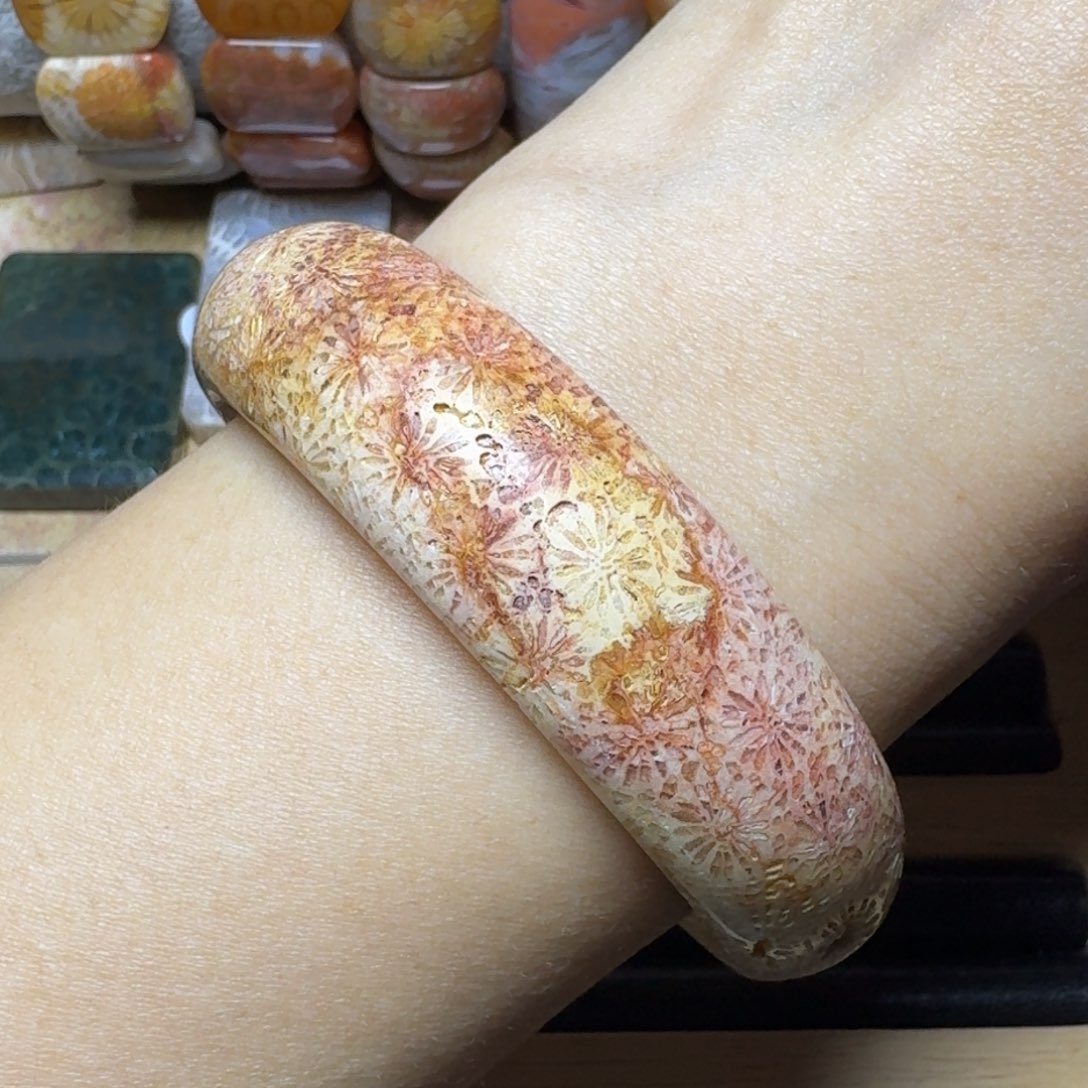 硅化玉55红粉黄皮花骨骼未镶嵌