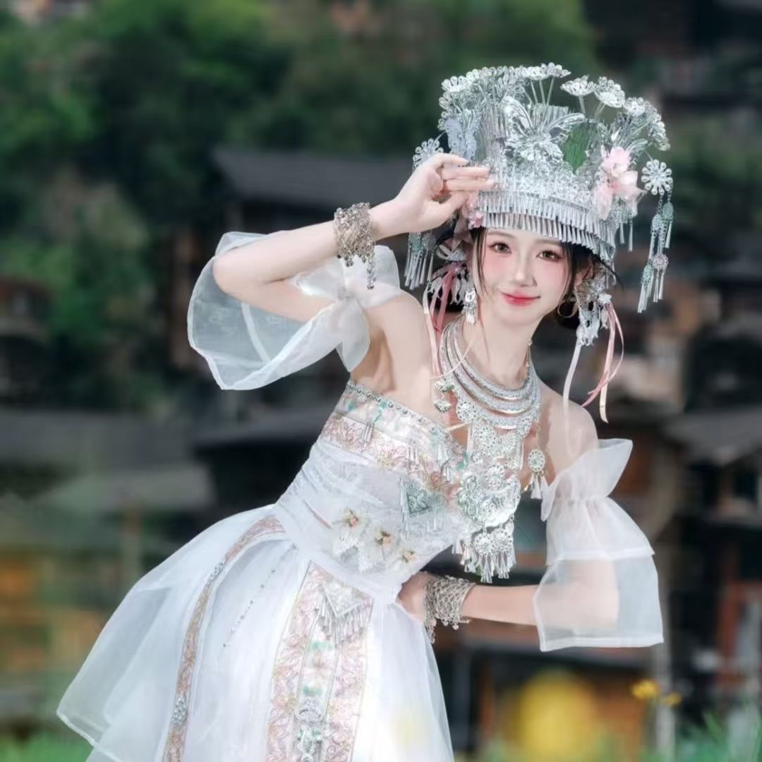 白色显瘦苗族少女服装蛋糕裙公主风少数民族旅拍演出服