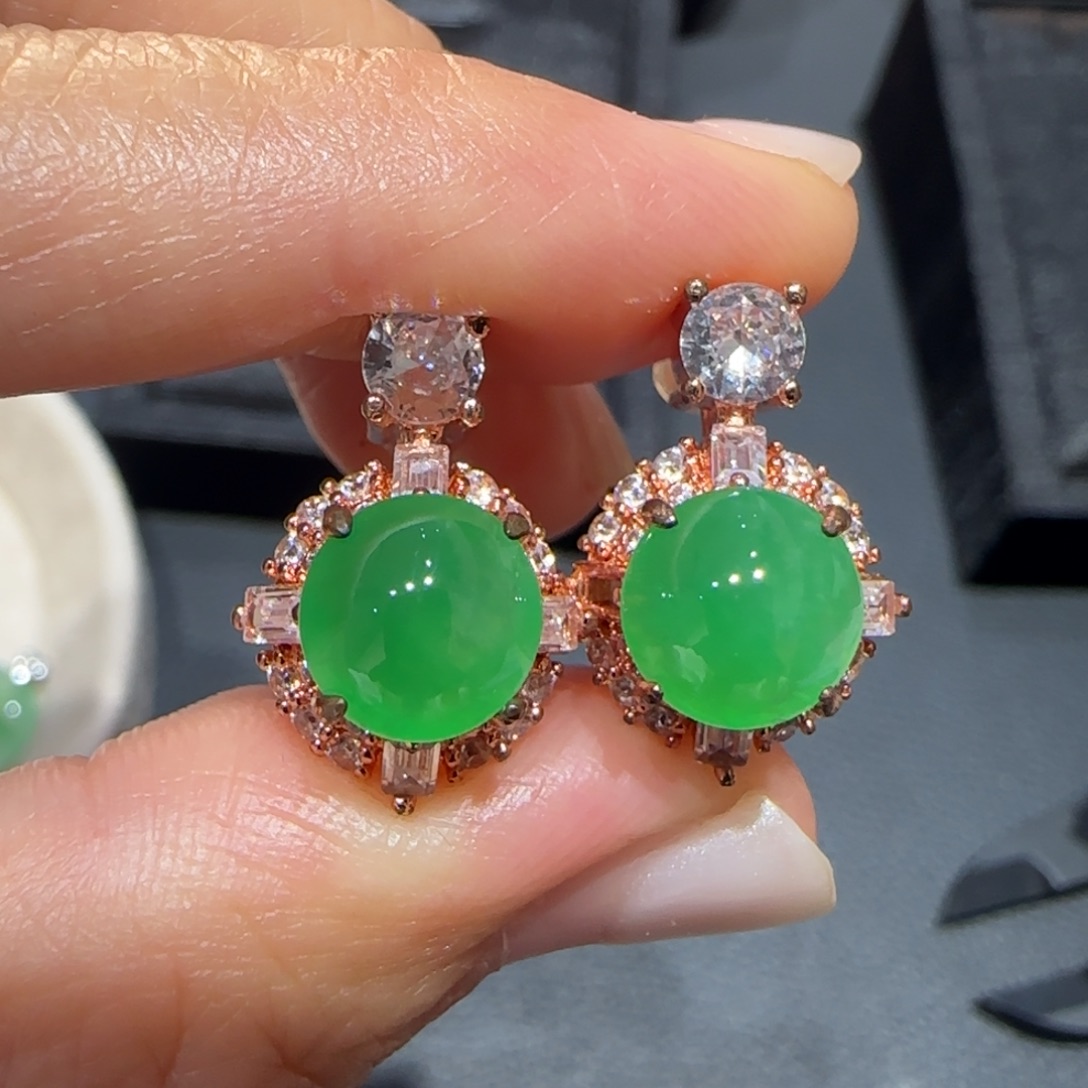 翡翠未镶嵌颈饰裸蛋卡8