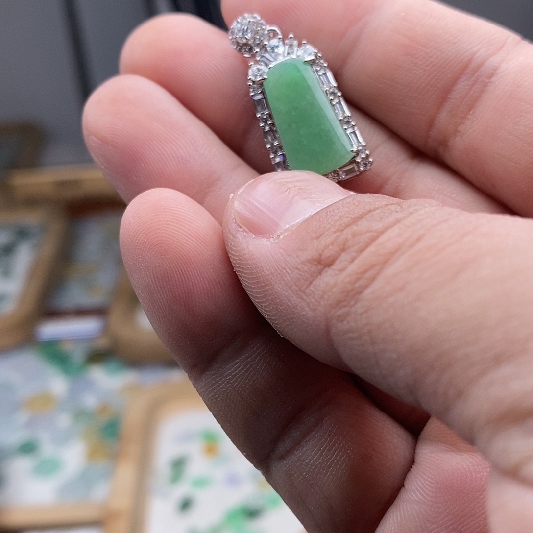 翡翠颈饰未镶嵌镶嵌无事牌