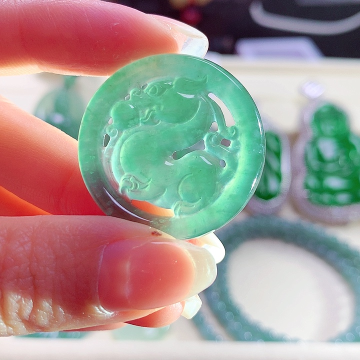 翡翠颈饰未镶嵌天然