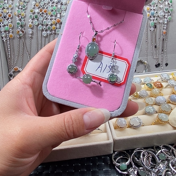 菩***下翡翠未镶嵌戒指缅甸