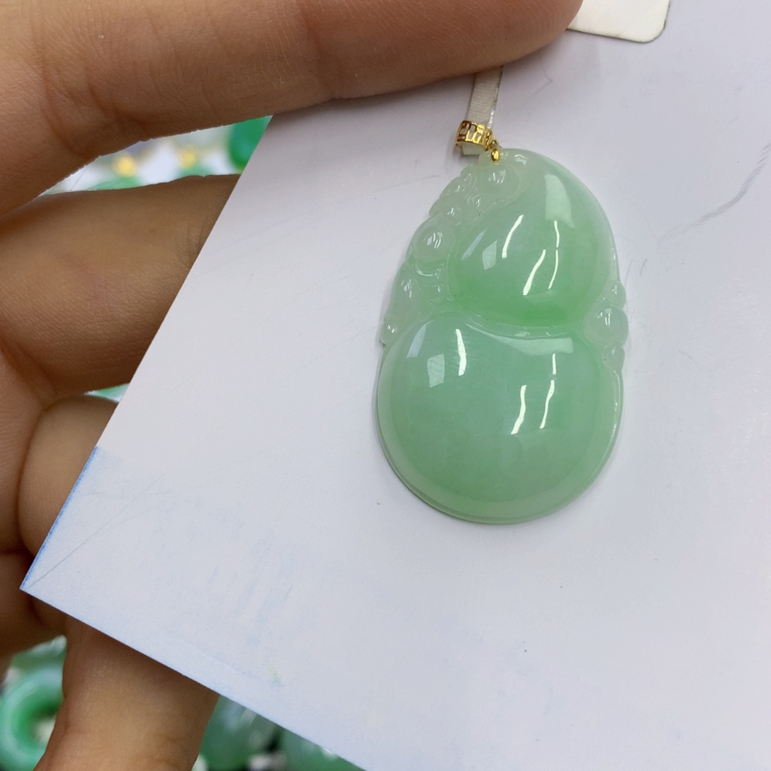 翡翠18K金镶嵌颈饰翡翠