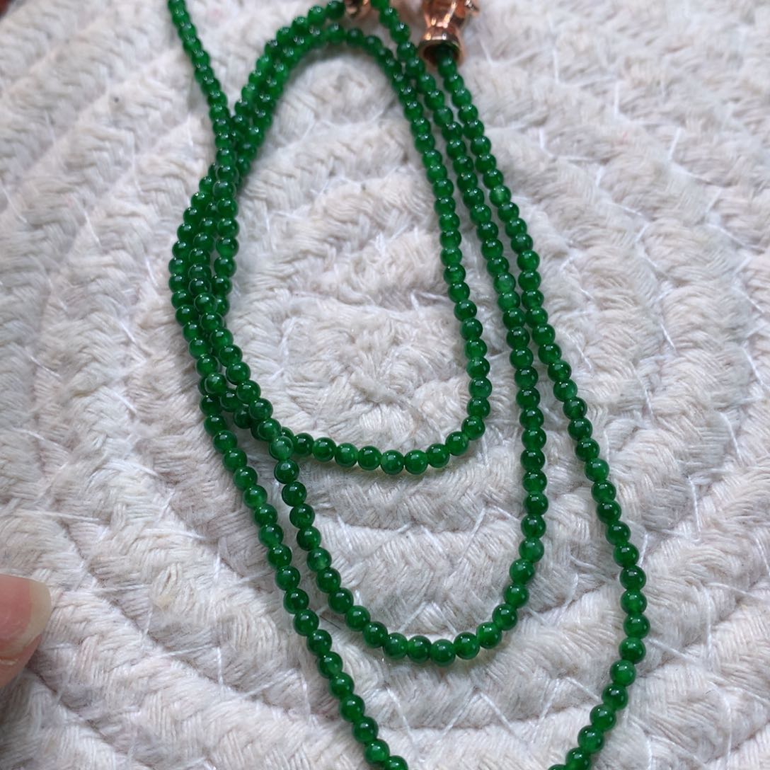 翡翠散珠冰种辣绿