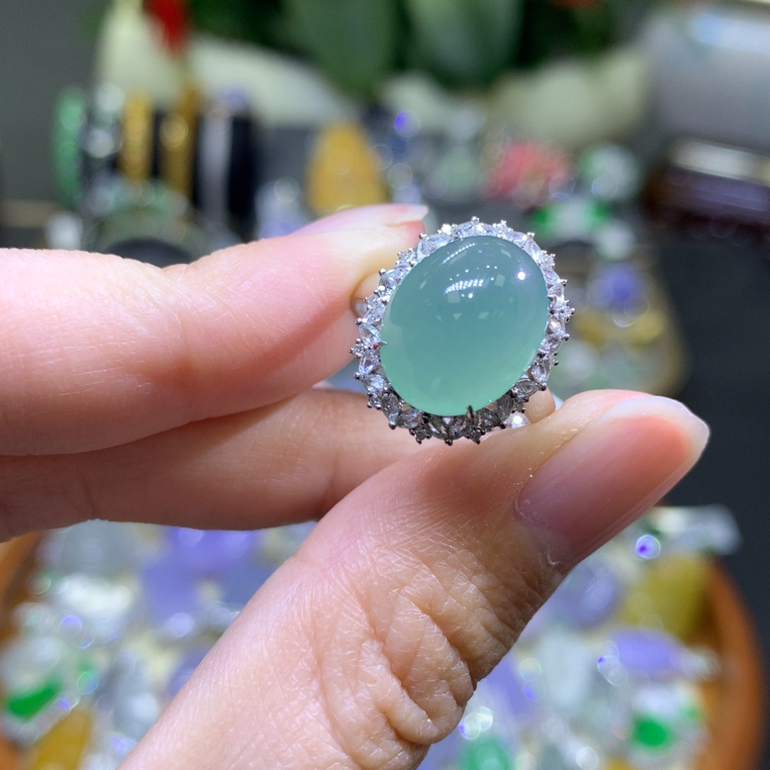 翡翠颈饰18K金镶嵌翡翠吊坠项链