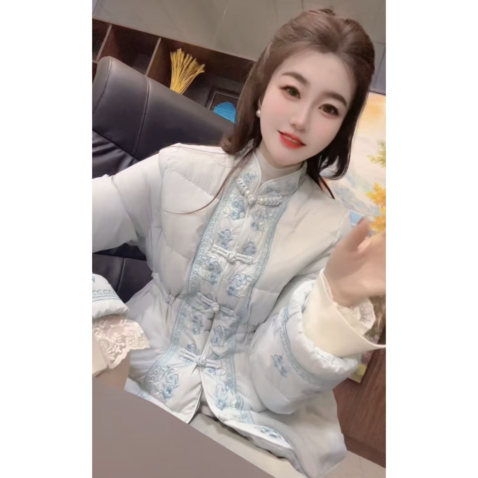 『淡蓝刺绣S』时尚气质百搭羽绒服9916