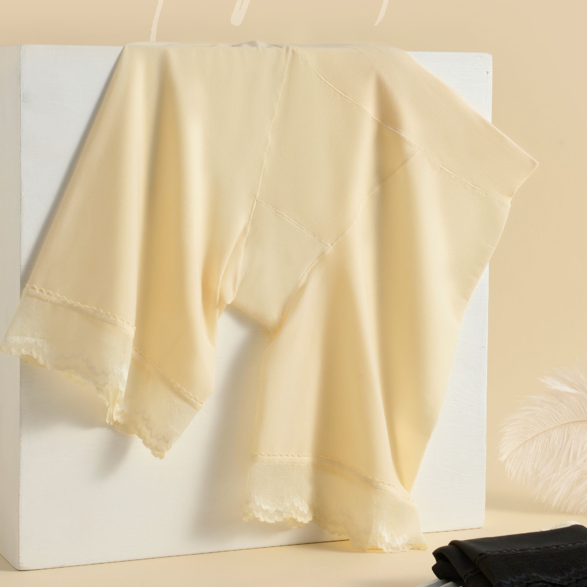 6740【两条装】锦纶蕾丝花边平角女士内裤/DYE