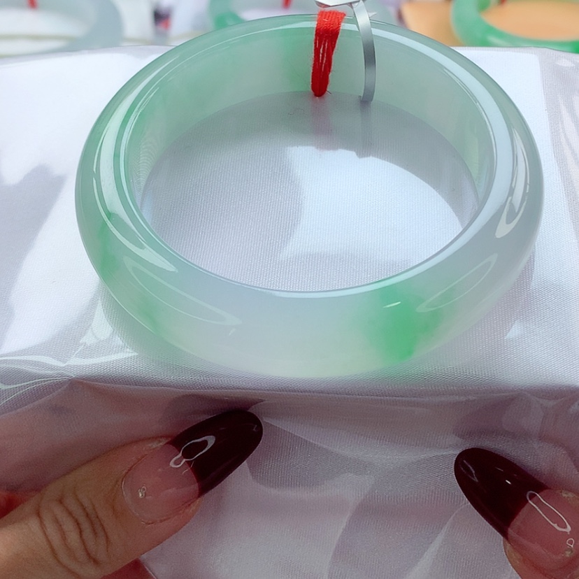 【闪购商品】翡翠手镯未镶嵌55 种色兼备 灵