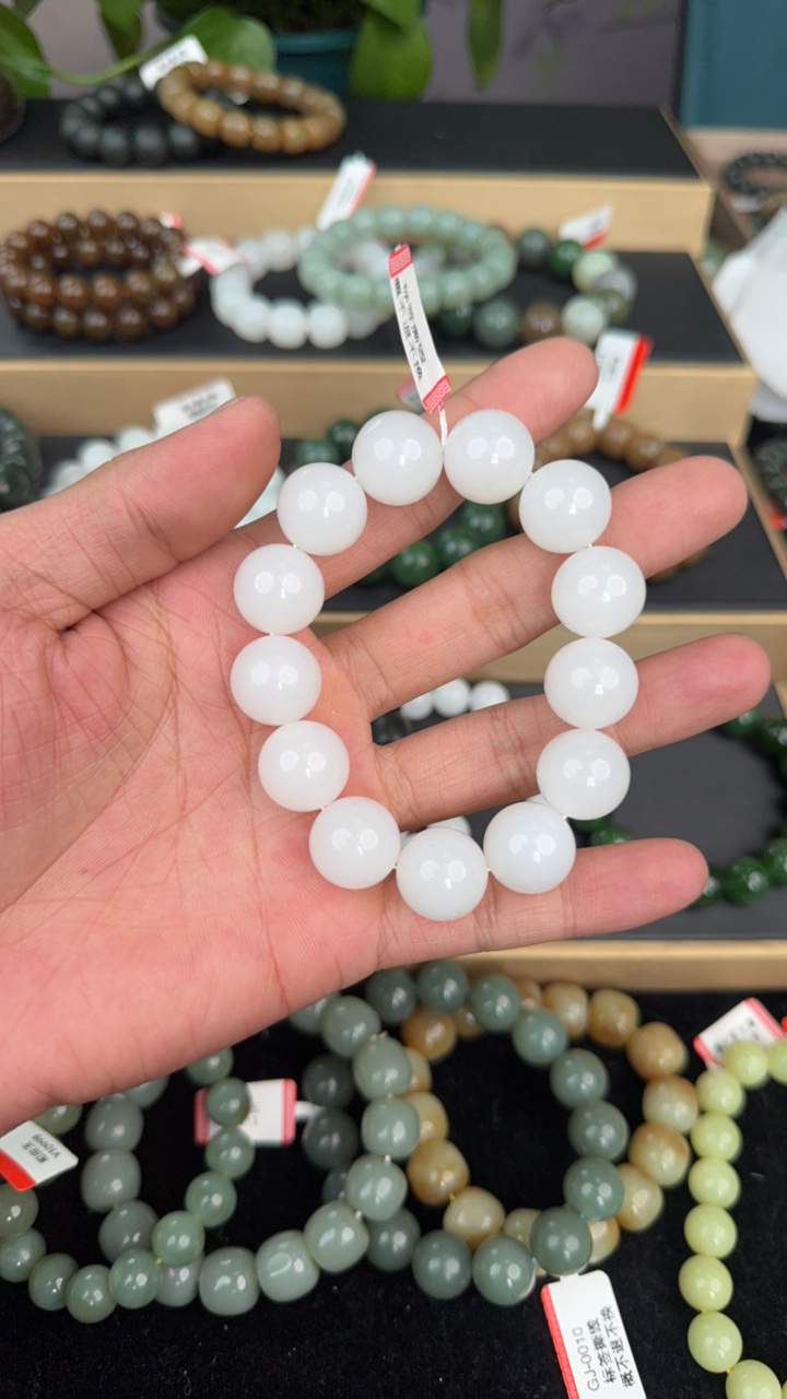 纯天然新疆和田玉且末天泰16mm