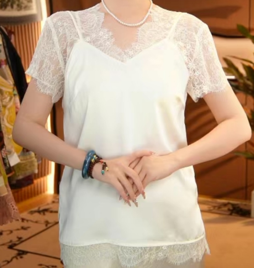 万能搭 时尚V领蕾丝拼接遮手臂小背心2025b9022魏魏