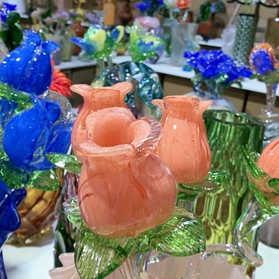 琉璃花瓶高45宽9厘米