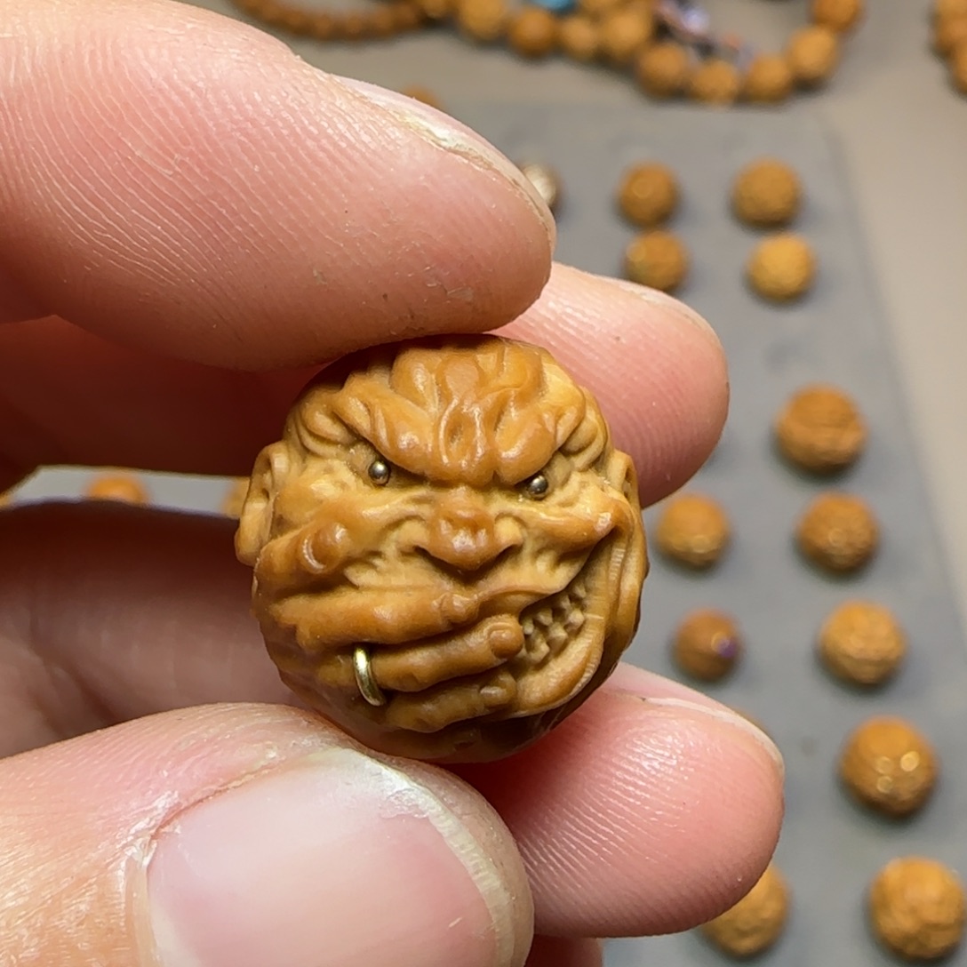 猴头核桃吊坠掩面恶僧镶嵌17左右