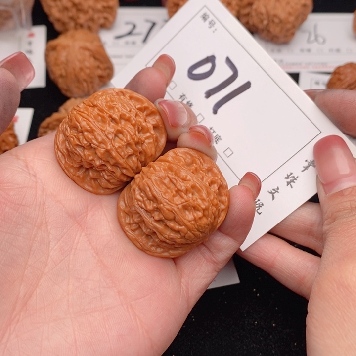 文玩核桃吊坠࿐****n37正磨071