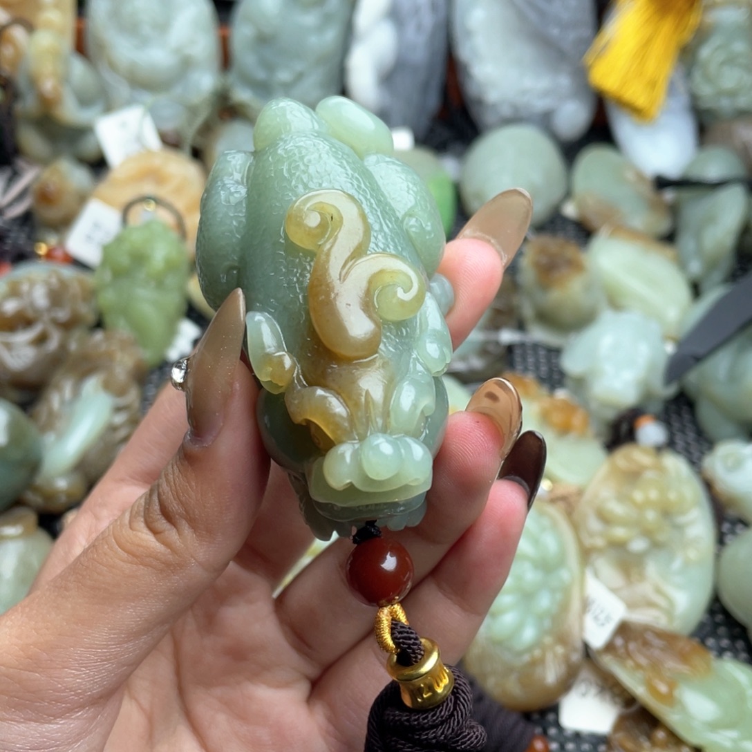 源***泉和田玉未镶嵌挂件