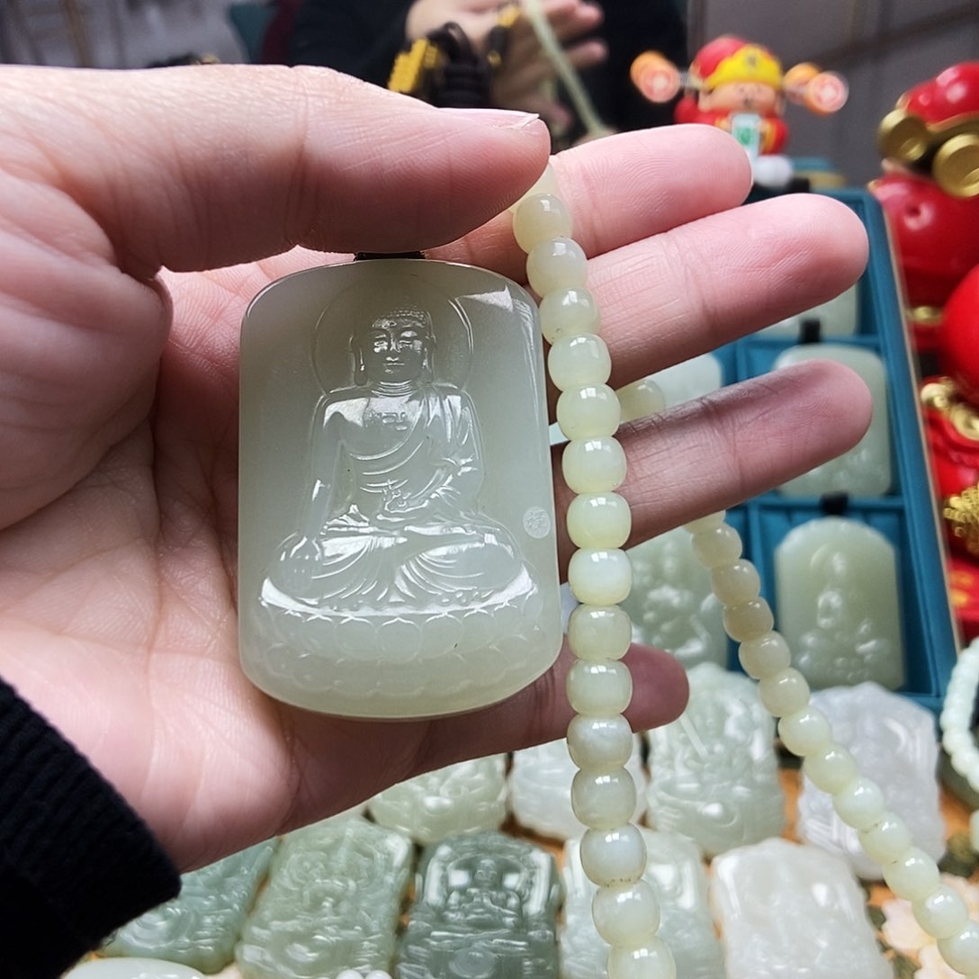 和田玉颈饰未镶嵌雨*?