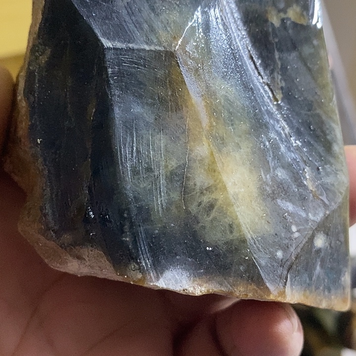 勿***恋蛇纹石玉未镶嵌摆件