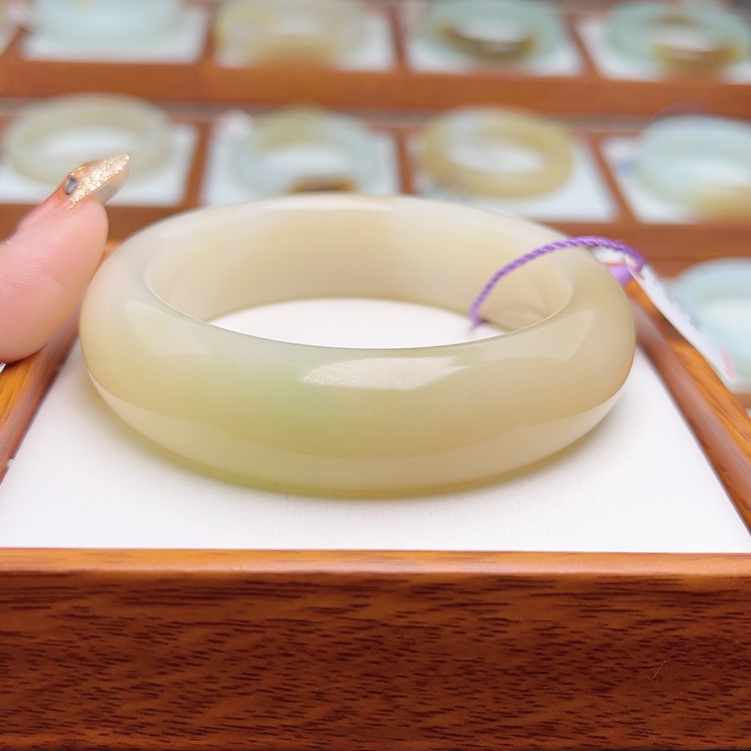 和田玉手镯未镶嵌56.5