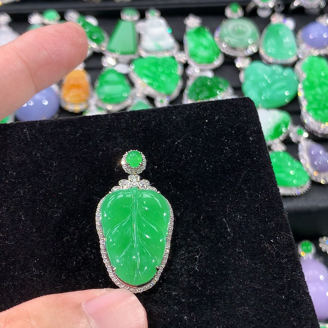 翡翠18K金镶嵌颈饰