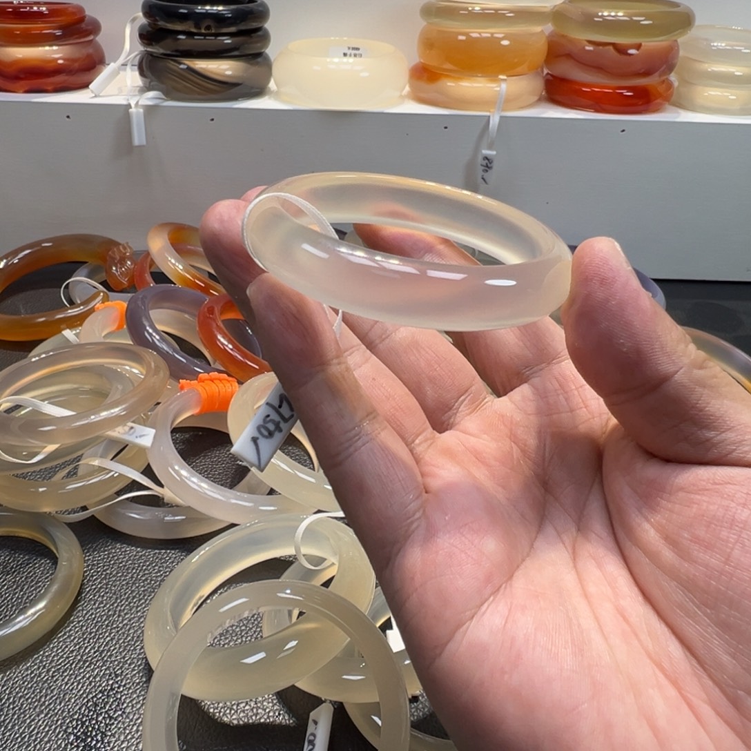 安***安玛瑙/玉髓未镶嵌手镯