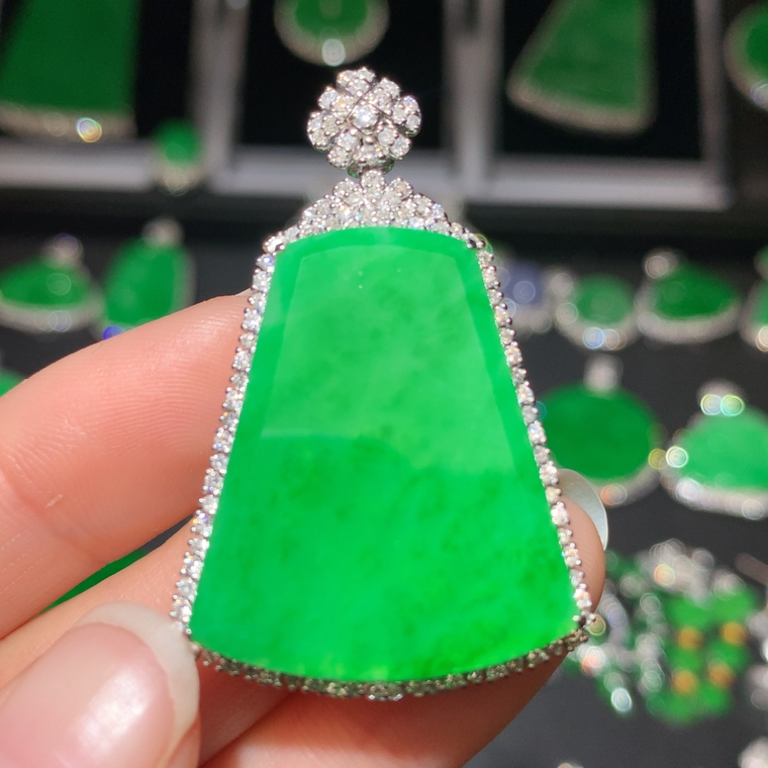 翡翠颈饰18K金镶嵌翡翠