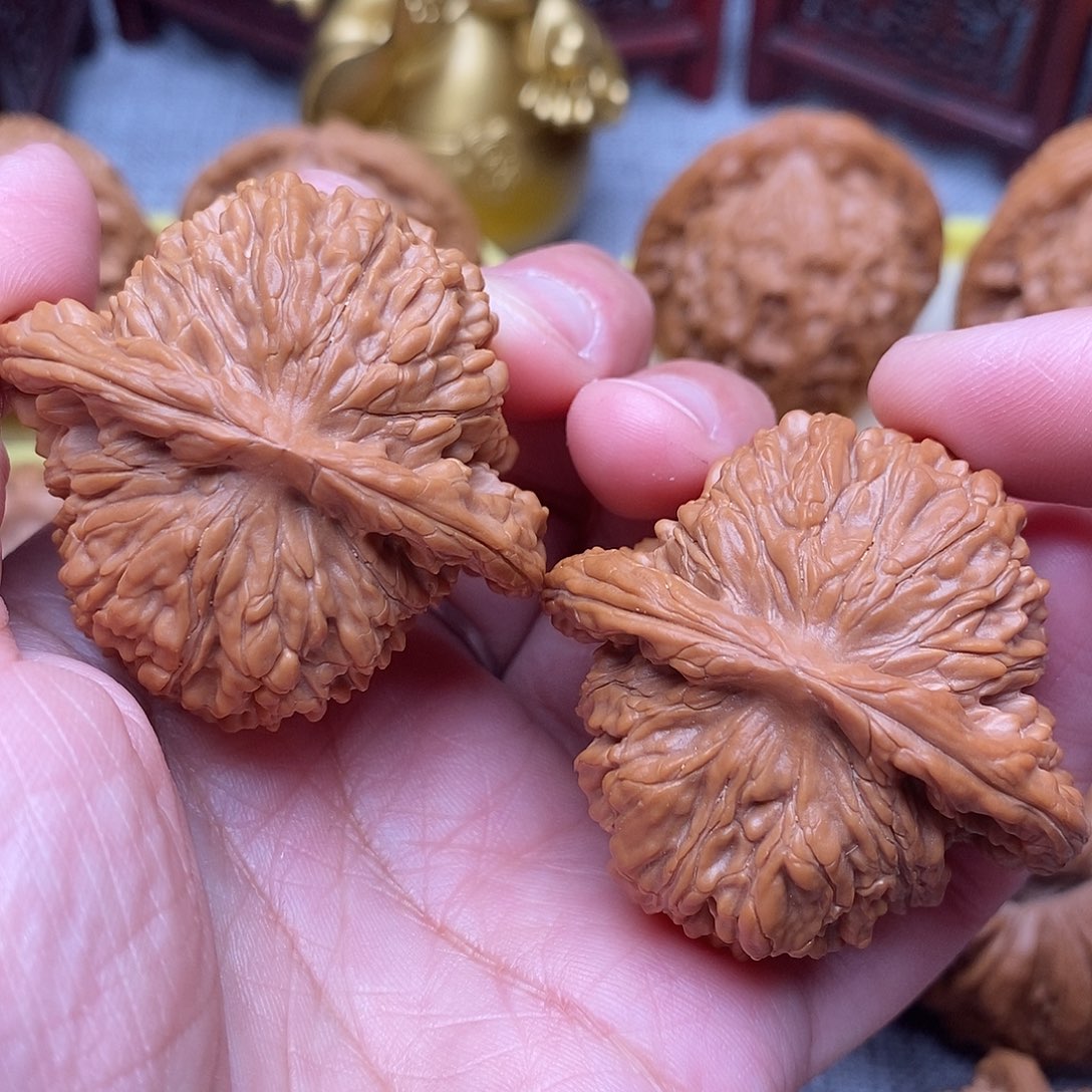 文玩核桃把件全品毕业四座楼红皮46尺