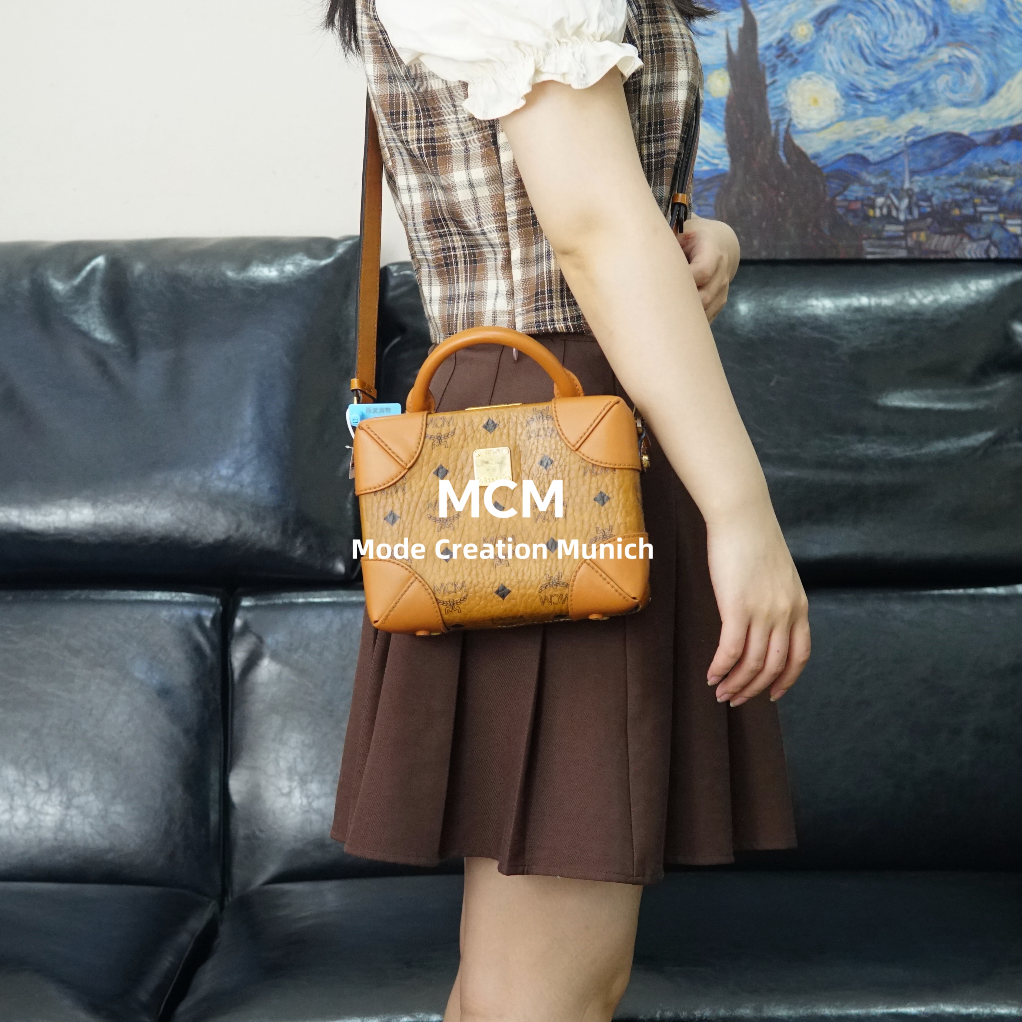 95新 MCM 干邑色盒子手提斜挎包/ZH06620001/0001