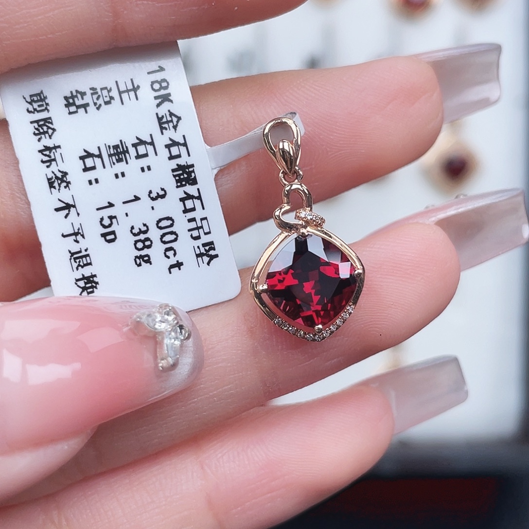 18K金镶嵌吊坠(不含链)石榴石