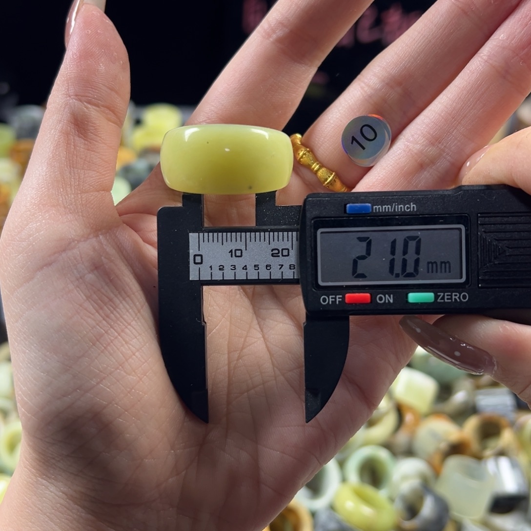 蛇纹石玉未镶嵌戒指