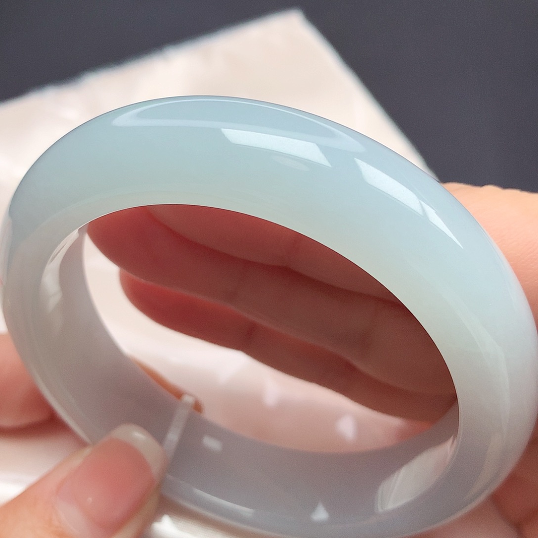 翡翠手镯未镶嵌l n n n n n n n