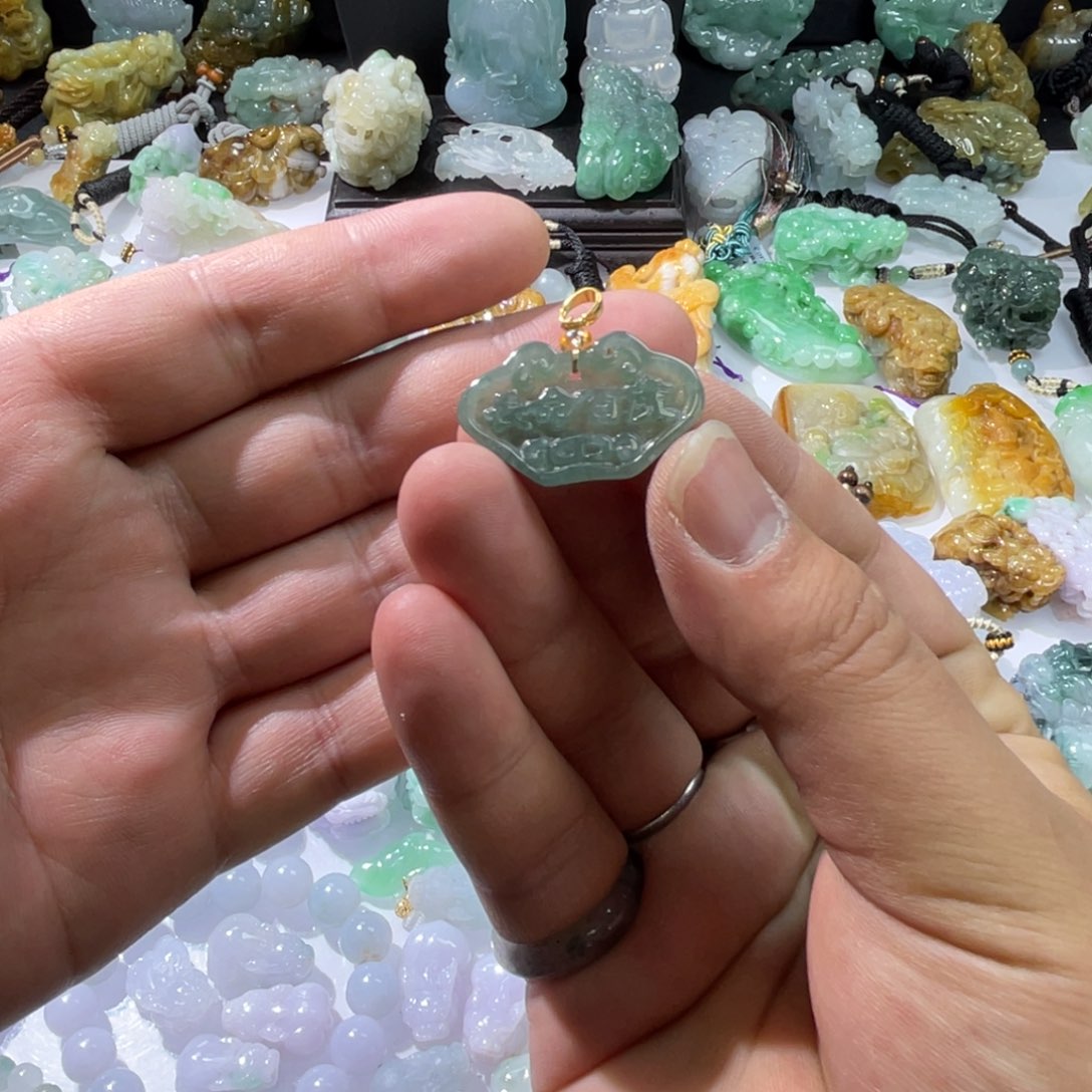 翡翠颈饰未镶嵌天然