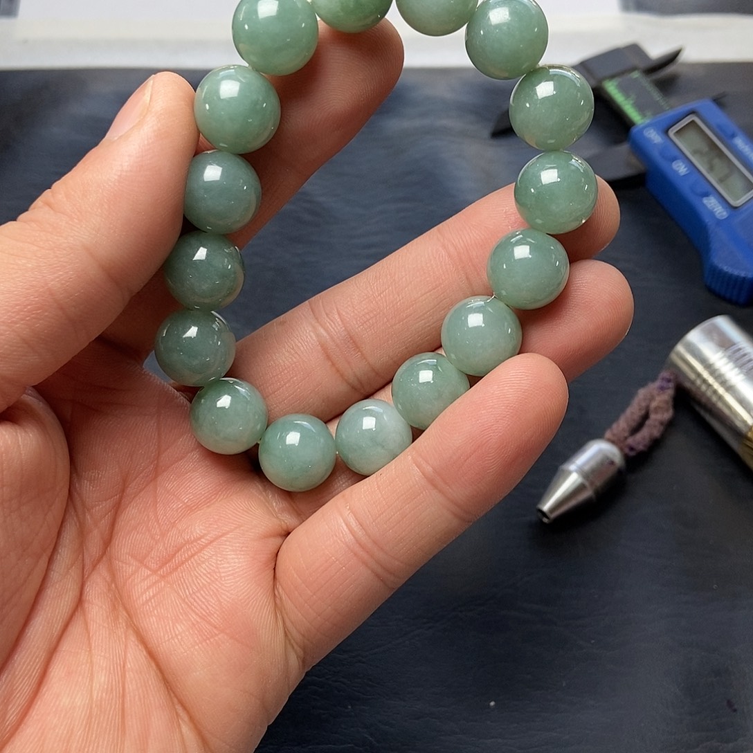 定制翡翠未镶嵌手串