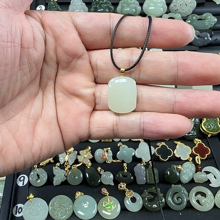 和田玉吊坠(不含链)18K金镶嵌