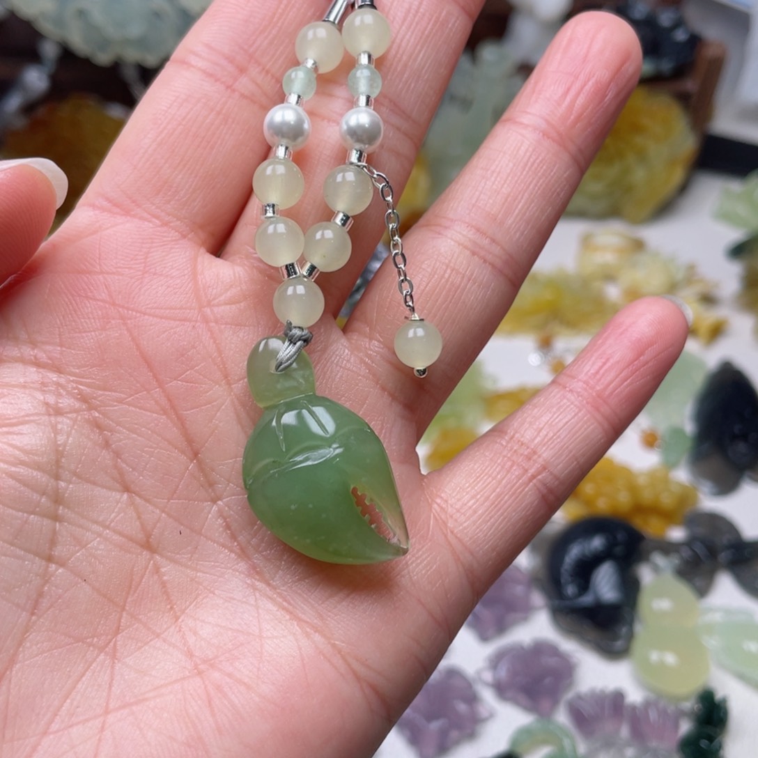 蛇纹石玉颈饰未镶嵌