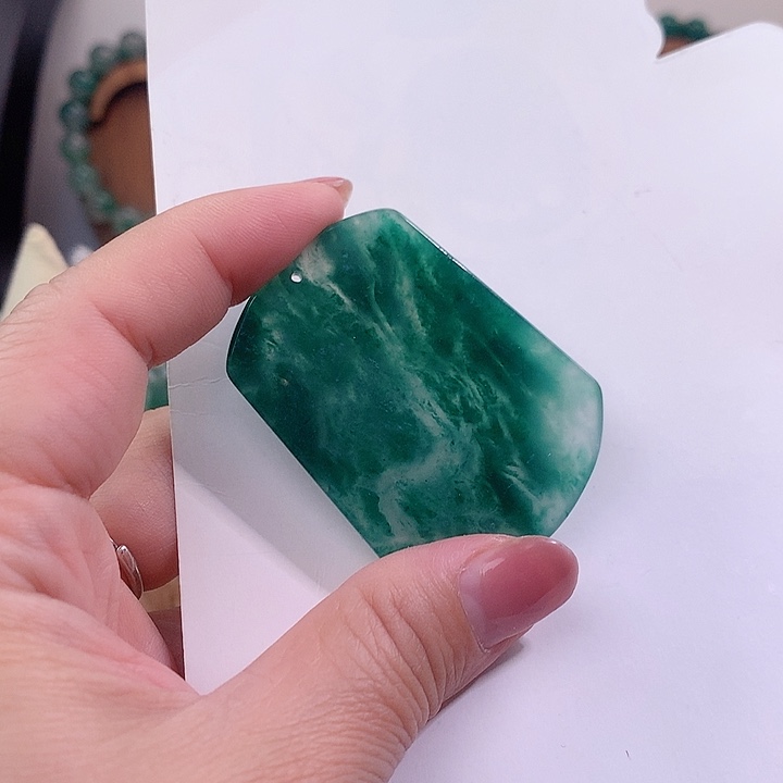 石英质玉未镶嵌颈饰