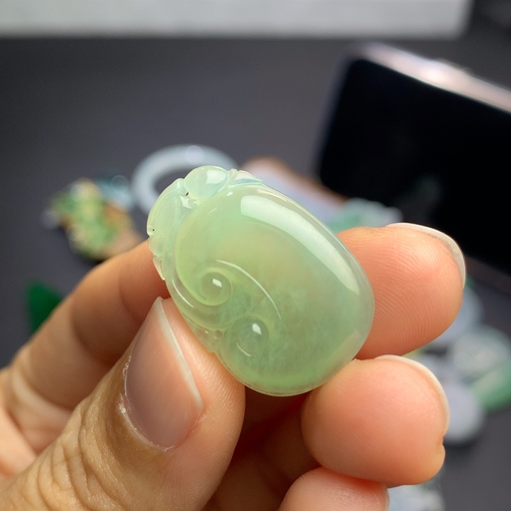 定制翡翠未镶嵌如意