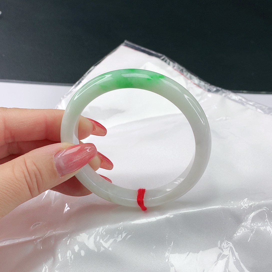 翡翠手镯未镶嵌翡翠353