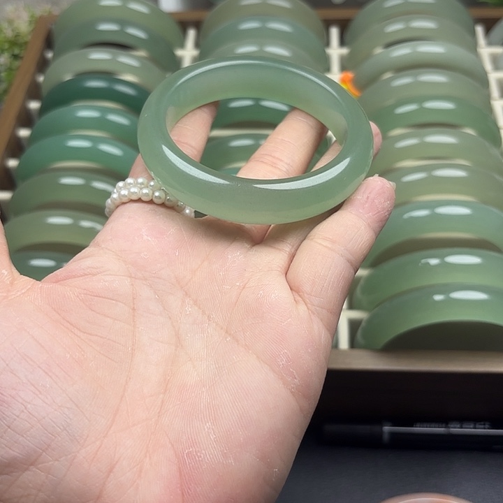 东陵石未镶嵌手镯