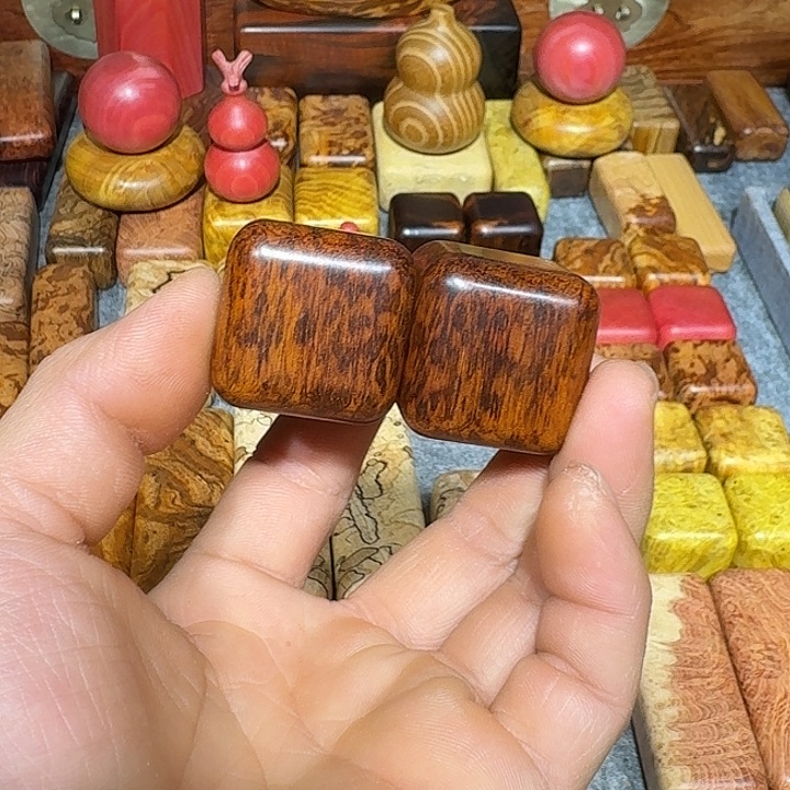 用***2紫檀木类成套家具蛇纹木