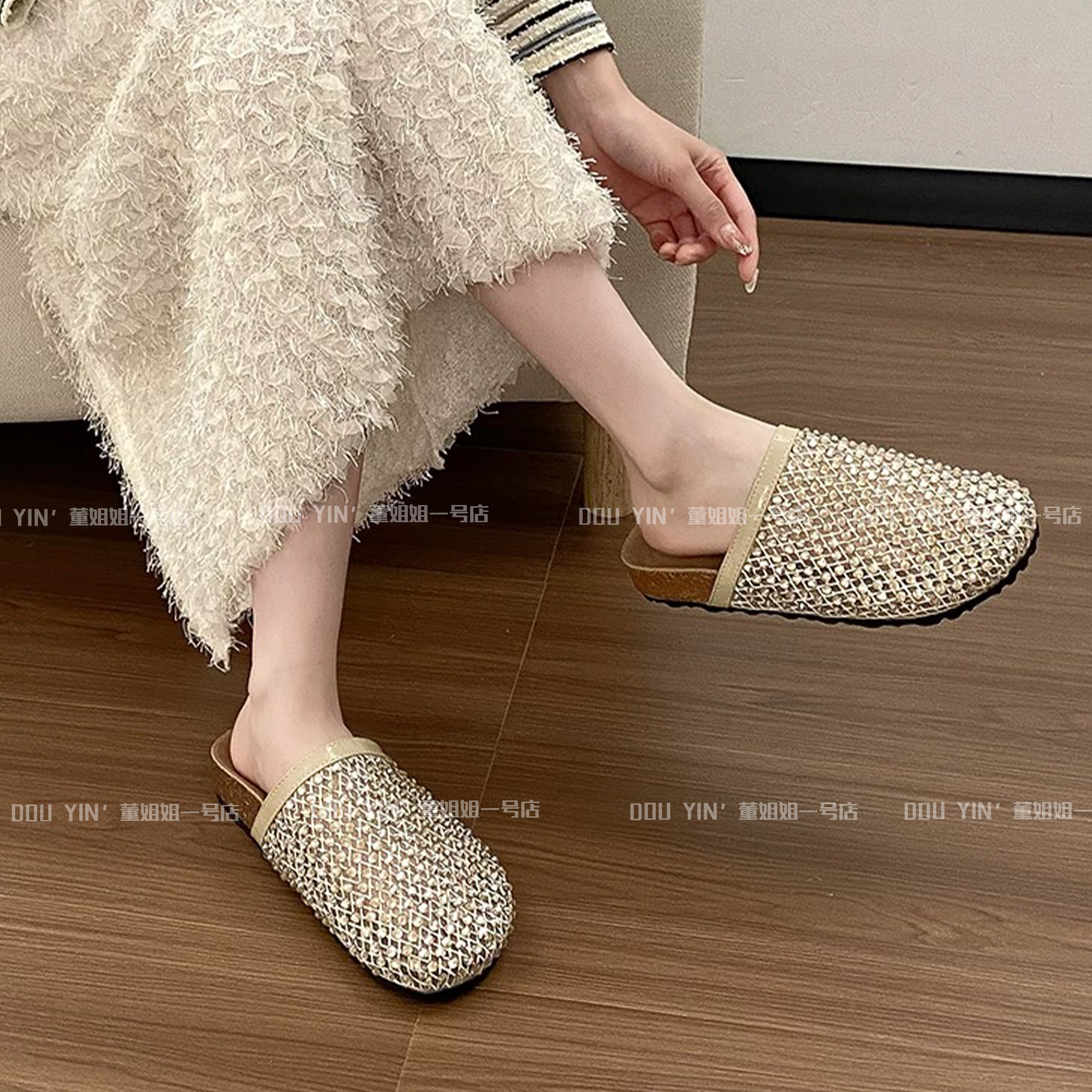 212/06时尚休闲满钻包头拖鞋