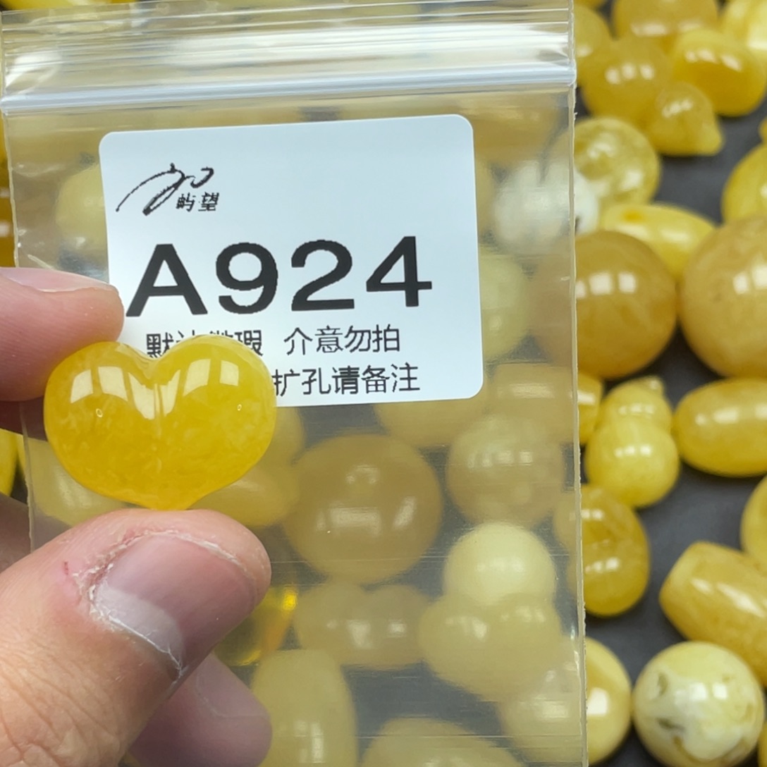 气***式蜜蜡未镶嵌珠宝奇石