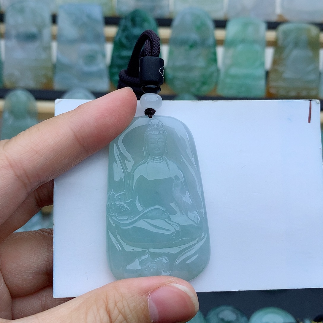 青***悔翡翠未镶嵌颈饰观音