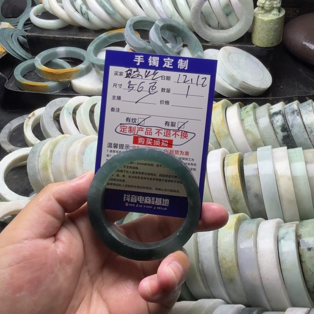 憨***胀定制翡翠未镶嵌翡翠手镯定制