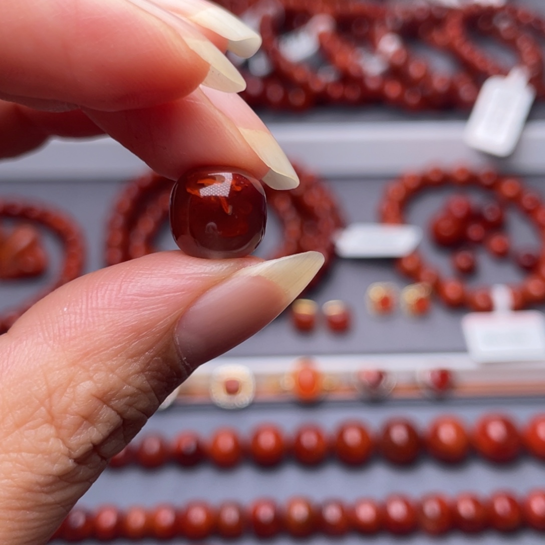 春***至南红玛瑙未镶嵌配珠10.6mn瓦西玫瑰牛血火焰老型珠